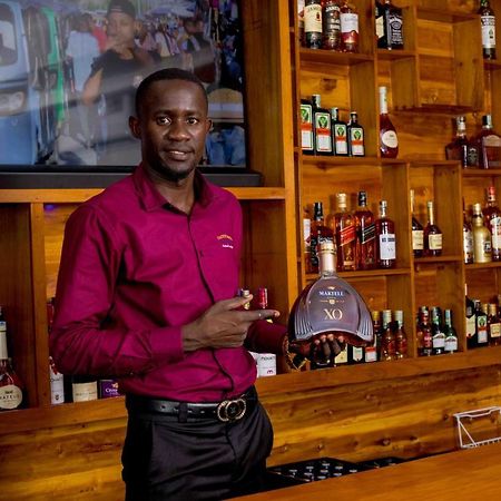 Hadjens Hotel Mwanza Luaran gambar